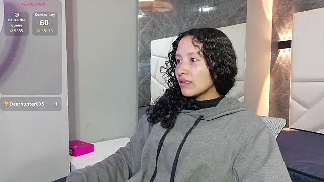 pettymoon1 online show from December 19, 2025, 3:19 pm