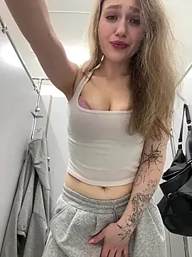 Snapshot of RussianWoman chatting on February 4, 2026, 3:23 am RussianWoman online show from February 4, 2026, 3:23 am