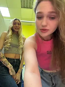 Snapshot of RussianWoman chatting on February 15, 2026, 3:14 am RussianWoman online show from February 15, 2026, 3:14 am