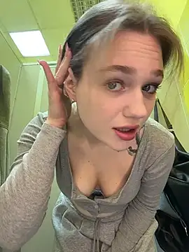 Snapshot of RussianWoman chatting on February 20, 2026, 9:43 am RussianWoman online show from February 20, 2026, 9:43 am