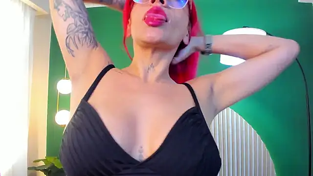 Snapshot of ambervans chatting on November 25, 2025, 6:19 pm ambervans online show from November 25, 2025, 6:19 pm