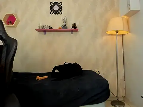 Snapshot of iam_milu19 chatting on November 18, 2025, 7:40 pm iam milu19 online show from November 18, 2025, 7:40 pm