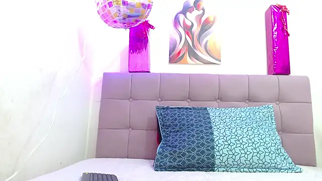 Snapshot of kloe_wish chatting on November 19, 2025, 2:39 pm kloe wish online show from November 19, 2025, 2:39 pm