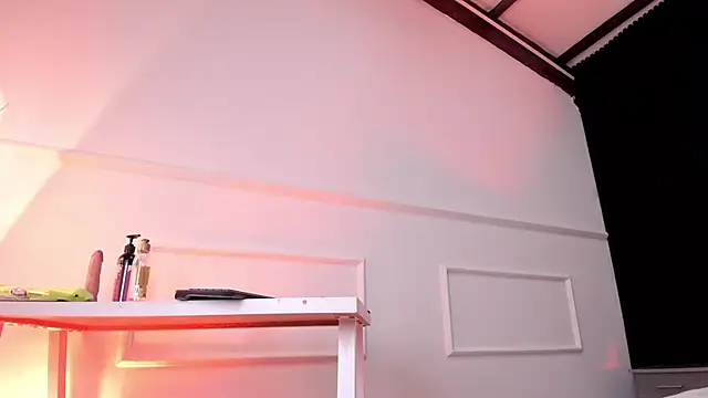 Snapshot of Sienarosewood chatting on February 6, 2026, 3:44 am Sienarosewood online show from February 6, 2026, 3:44 am