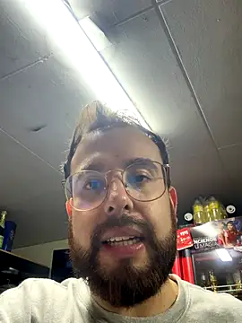 Snapshot of AlejoFernandez_ chatting on November 20, 2025, 9:47 pm AlejoFernandez online show from November 20, 2025, 9:47 pm