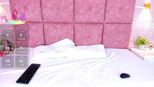 NathalieRoss1 online show from April 17, 2026, 6:27 am