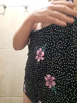 Snapshot of Bruninhahot86 chatting on November 19, 2025, 6:35 am Bruninhahot86 online show from November 19, 2025, 6:35 am