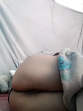 Snapshot of Emmyxxx chatting on February 6, 2026, 4:43 pm Emmyxxx online show from February 6, 2026, 4:43 pm