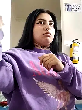 Snapshot of Emmyxxx chatting on March 4, 2026, 4:07 am Emmyxxx online show from March 4, 2026, 4:07 am