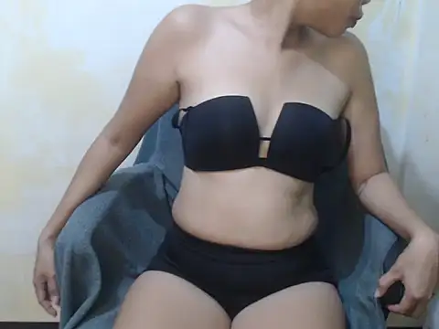 Snapshot of HotAsian_Yazzi69 chatting on December 3, 2025, 3:43 pm HotAsian Yazzi69 online show from December 3, 2025, 3:43 pm