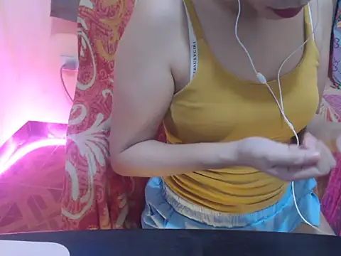 HotAsian Yazzi69 online show from March 17, 2026, 4:32 pm