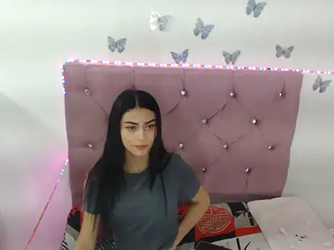 Snapshot of Isardrigue02 chatting on November 25, 2025, 3:17 am Isardrigue02 online show from November 25, 2025, 3:17 am