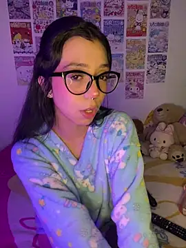 Snapshot of Valen-Foxx1 chatting on December 19, 2025, 6:09 am Valen-Foxx1 online show from December 19, 2025, 6:09 am