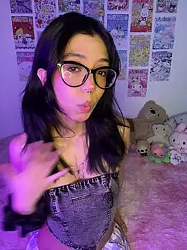 Snapshot of Valen-Foxx1 chatting on December 21, 2025, 5:58 am Valen-Foxx1 online show from December 21, 2025, 5:58 am