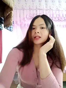 quynhquynh  online show from January 8, 2026, 5:21 am