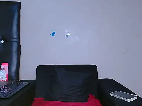 YELLOW-MELLO online show from November 26, 2025, 12:39 pm