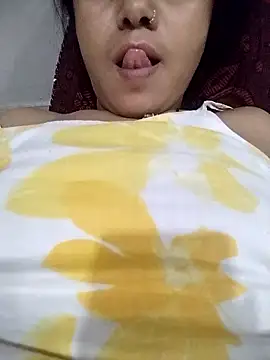 Hott myraa online show from January 8, 2026, 7:27 pm