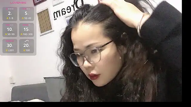 Huahua3187 online show from November 20, 2025, 11:32 am