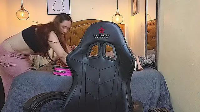 Lily Sanderss online show from December 19, 2025, 12:23 pm