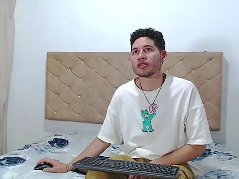 Snapshot of crissex3 chatting on February 10, 2026, 8:02 pm crissex3 online show from February 10, 2026, 8:02 pm