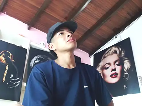 Snapshot of crissex3 chatting on February 19, 2026, 1:29 pm crissex3 online show from February 19, 2026, 1:29 pm