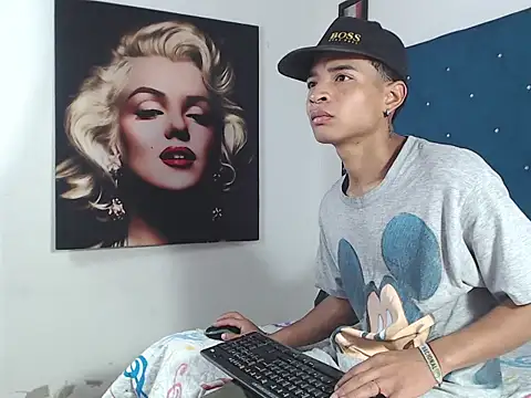 crissex3 online show from March 19, 2026, 12:31 pm