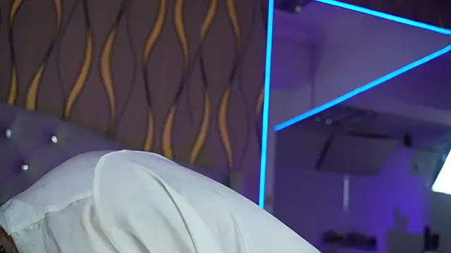 lovely sophia  online show from November 25, 2025, 6:02 am