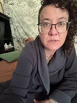 sareberr420 online show from May 18, 2026, 1:06 pm