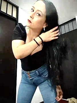 danielita1414 online show from January 15, 2026, 1:59 pm