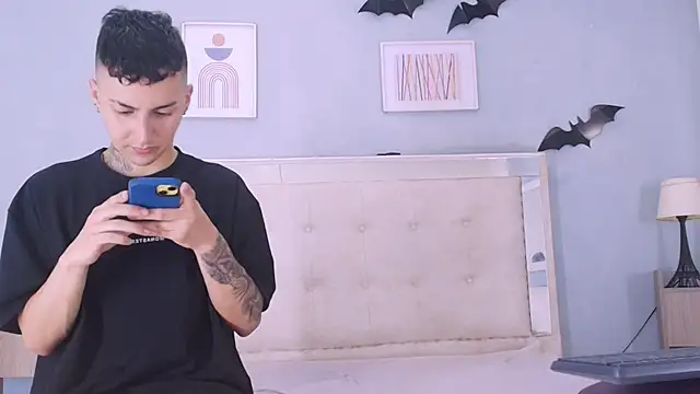 Snapshot of DamianAndMAximoo chatting on December 1, 2025, 12:10 pm DamianAndMAximoo online show from December 1, 2025, 12:10 pm