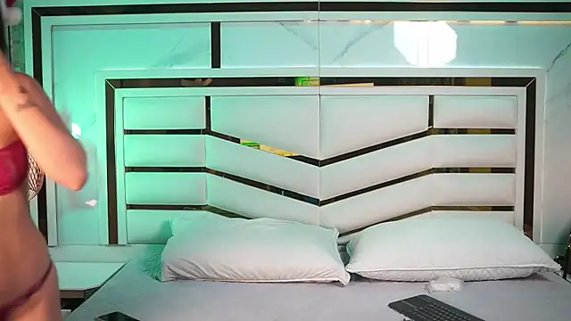 luciana agudelo online show from December 16, 2025, 7:19 pm