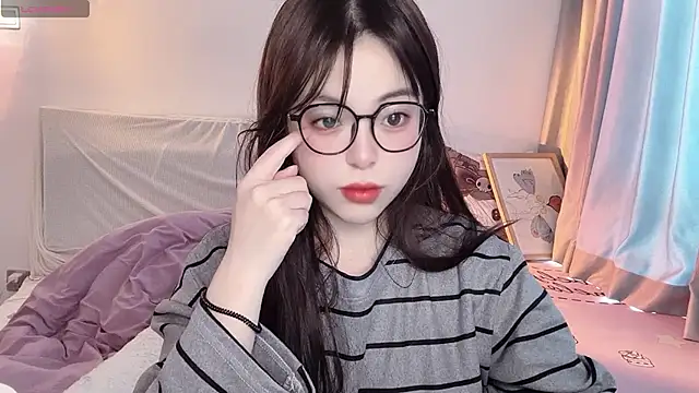 Snapshot of -Angela chatting on November 28, 2025, 4:26 am -Angela online show from November 28, 2025, 4:26 am