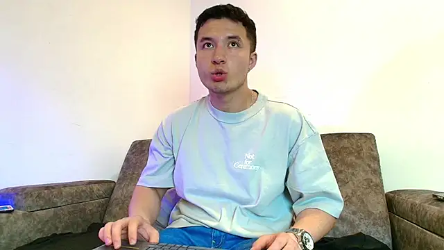 Ethan-Connor online show from December 5, 2025, 7:43 pm