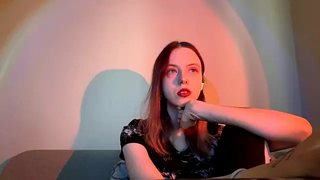 Snapshot of LulyClouds chatting on November 20, 2025, 10:26 am LulyClouds online show from November 20, 2025, 10:26 am