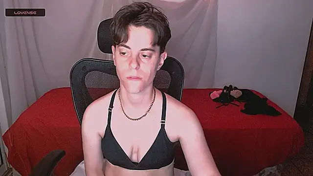 yuyitohairy online show from December 2, 2025, 4:07 am