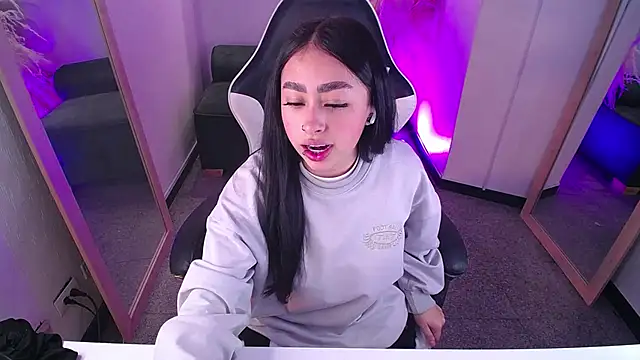 vallolett online show from March 9, 2026, 7:51 pm