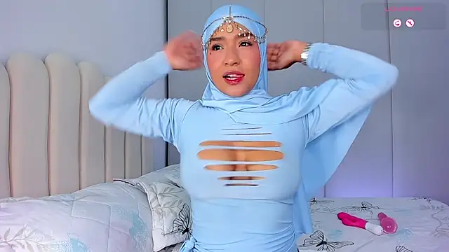 Amira-Zahra online show from April 14, 2026, 10:10 am