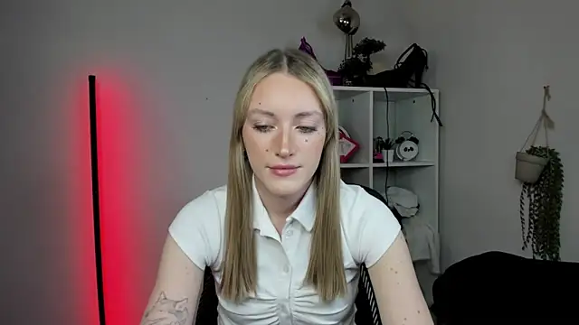 EvelynBlond online show from March 31, 2026, 12:38 pm