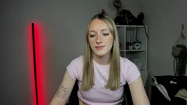 EvelynBlond online show from April 3, 2026, 12:36 pm