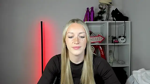 EvelynBlond online show from June 2, 2026, 12:40 pm