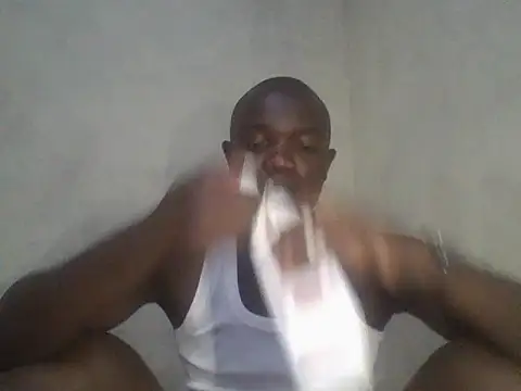 UsTwo  online show from December 22, 2025, 4:37 pm