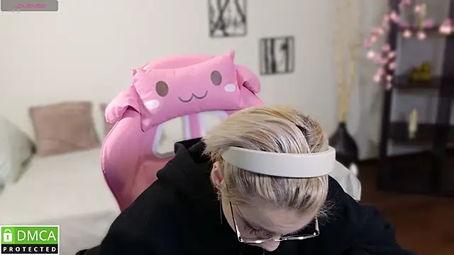 Megan Lora online show from November 27, 2025, 1:29 am