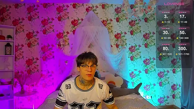 RobertTate  online show from November 25, 2025, 2:17 pm