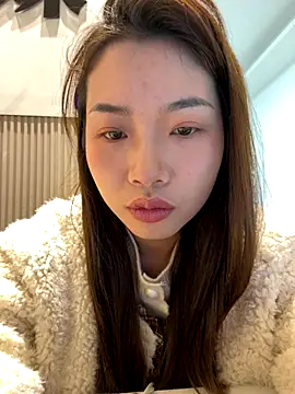 GYYoo online show from November 24, 2025, 4:01 am