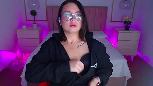 Snapshot of Alice_Sinclair_ chatting on November 20, 2025, 3:01 pm Alice Sinclair online show from November 20, 2025, 3:01 pm