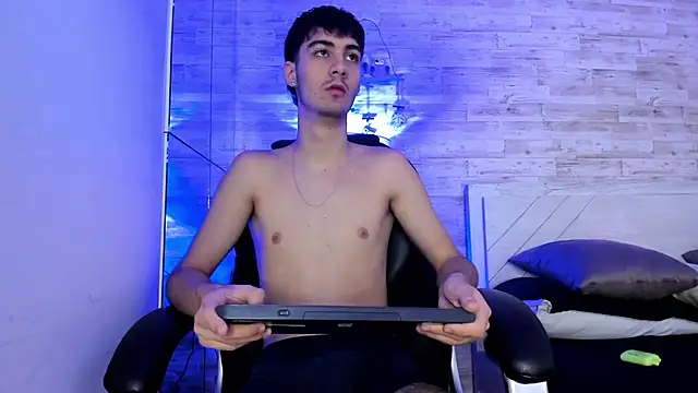 Emir Ozan  online show from December 3, 2025, 11:08 am