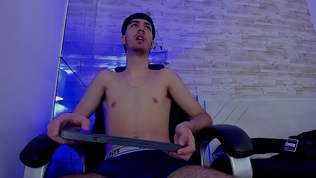 Emir Ozan  online show from February 6, 2026, 8:01 pm