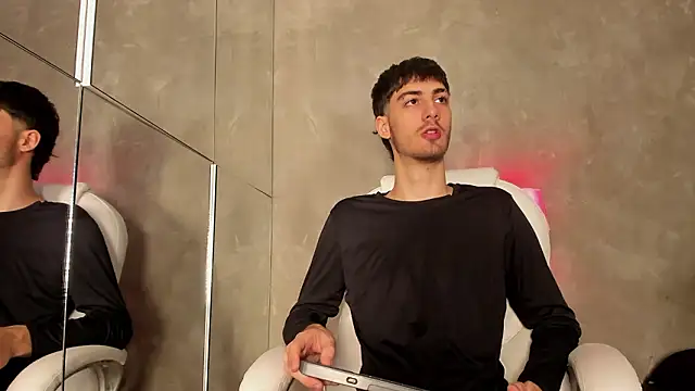 Emir Ozan  online show from February 17, 2026, 7:53 pm