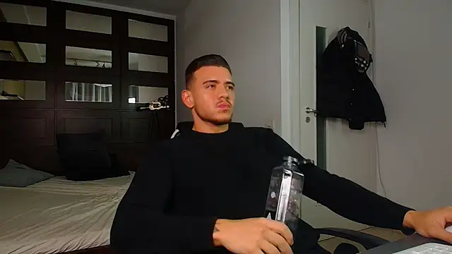 ElijahThorne online show from January 12, 2026, 5:34 am