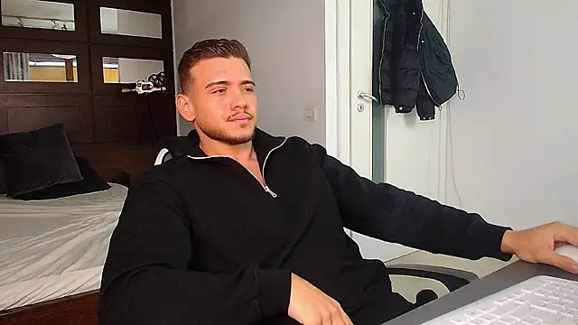 Snapshot of ElijahThorne chatting on January 18, 2026, 6:17 am ElijahThorne online show from January 18, 2026, 6:17 am